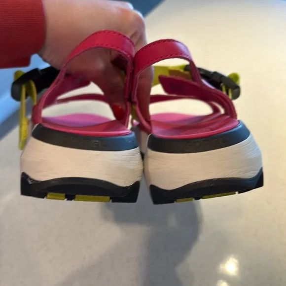 Sorel buckle sandals - pink and yellow - Picture 8 of 9